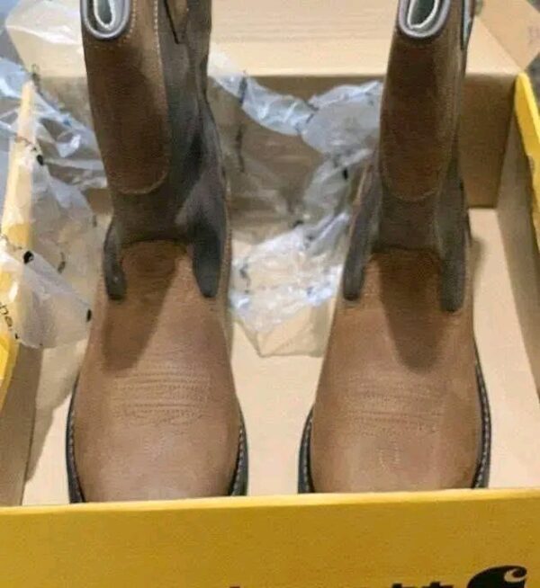 Carhartt boots available pallets cost  and contains 200 pairs all brand new and comes in their boxes