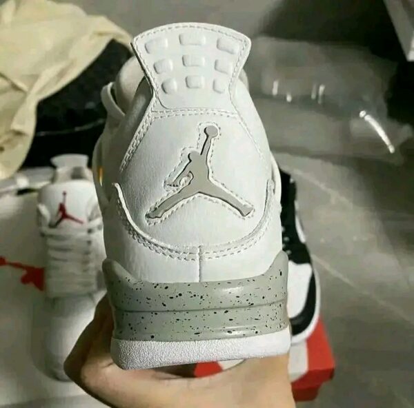 Jordan shoes available, limited stock 300 authentic pieces.