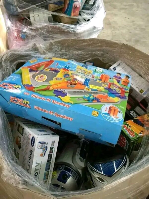Target toys pallets All of the toys in these pallets are brand new 350 pieces
