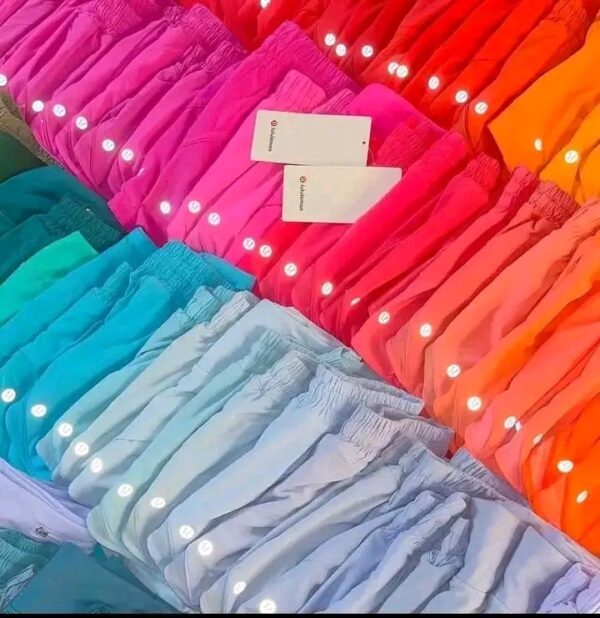 Mixed Lululemon clothes pallets 300 pieces