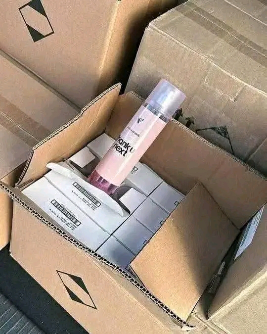 ARIANA GRANDE Perfumes Pallet DETAILS: -300 pieces per pallet - Authentic ARIANA GRANDE