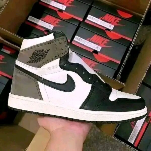 Nike sneakers pallets with boxes 120 pairs
