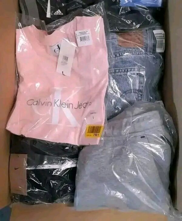 mixed clothing pallet of 400 pieces All clothes are brand