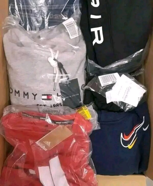 mixed clothing pallet of 400 pieces All clothes are brand