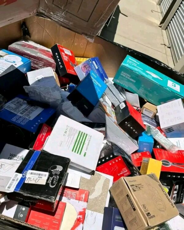 Electronic and general Stuff Great 200 pieces per pallet