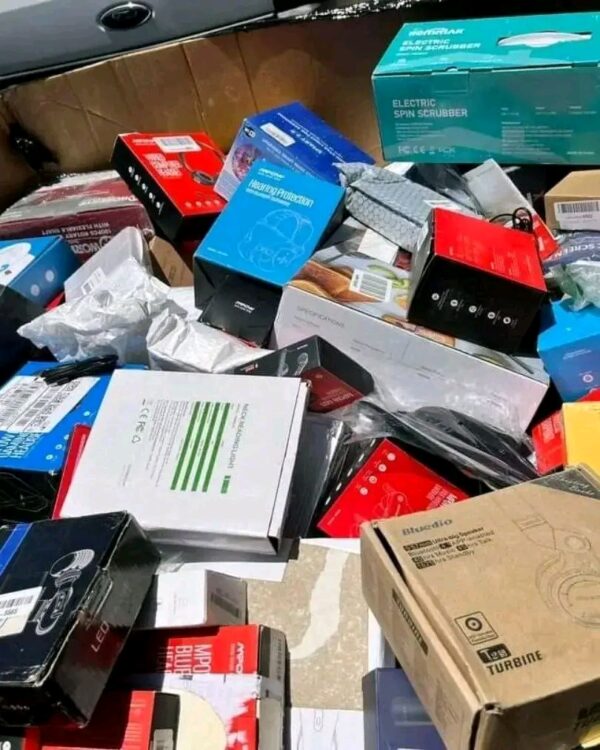 Electronic and general Stuff Great 200 pieces per pallet