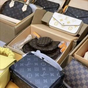 Wholesale Handbag Pallet - 100PCS Women Mixed Lot for Resale