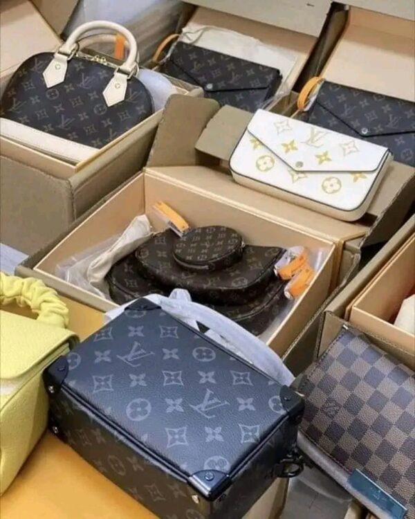 Wholesale Handbag Pallet - 100PCS Women Mixed Lot for Resale