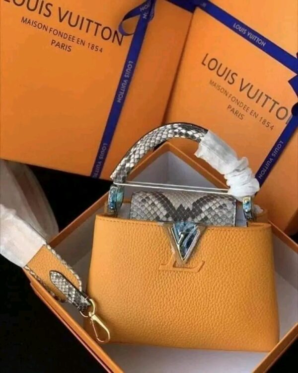 Wholesale Handbag Pallet - 100PCS Women Mixed Lot for Resale