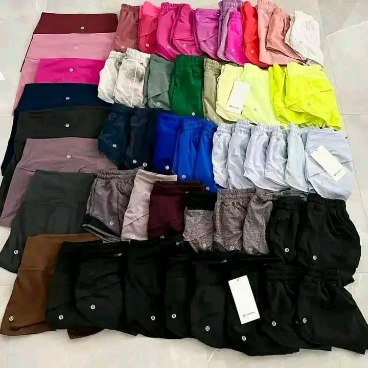 Lululemon clothes pallets available  300pieces per pallet