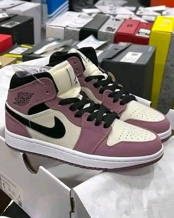 Wholesale Sneaker Pallet: 150 Pairs, Mixed Nike, Jordan & Adidas Lot